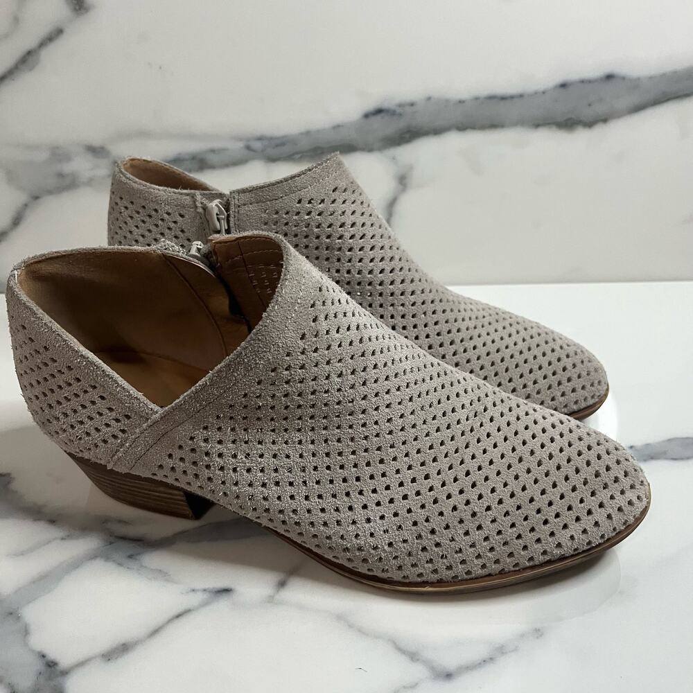 Lucky Brand Minimalist Gray Suede Laser Cut Perforated Baylah Bootie Sz 9 Boho